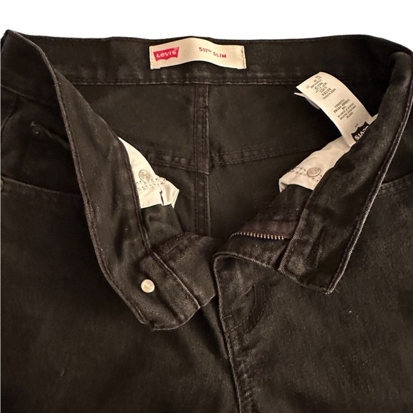 Levi’s 511 in Black Color - Picture 2 of 5
